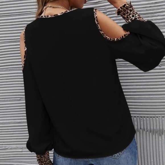 White leopard Print Button up Cold Shoulder Top - Picture 6 of 9
